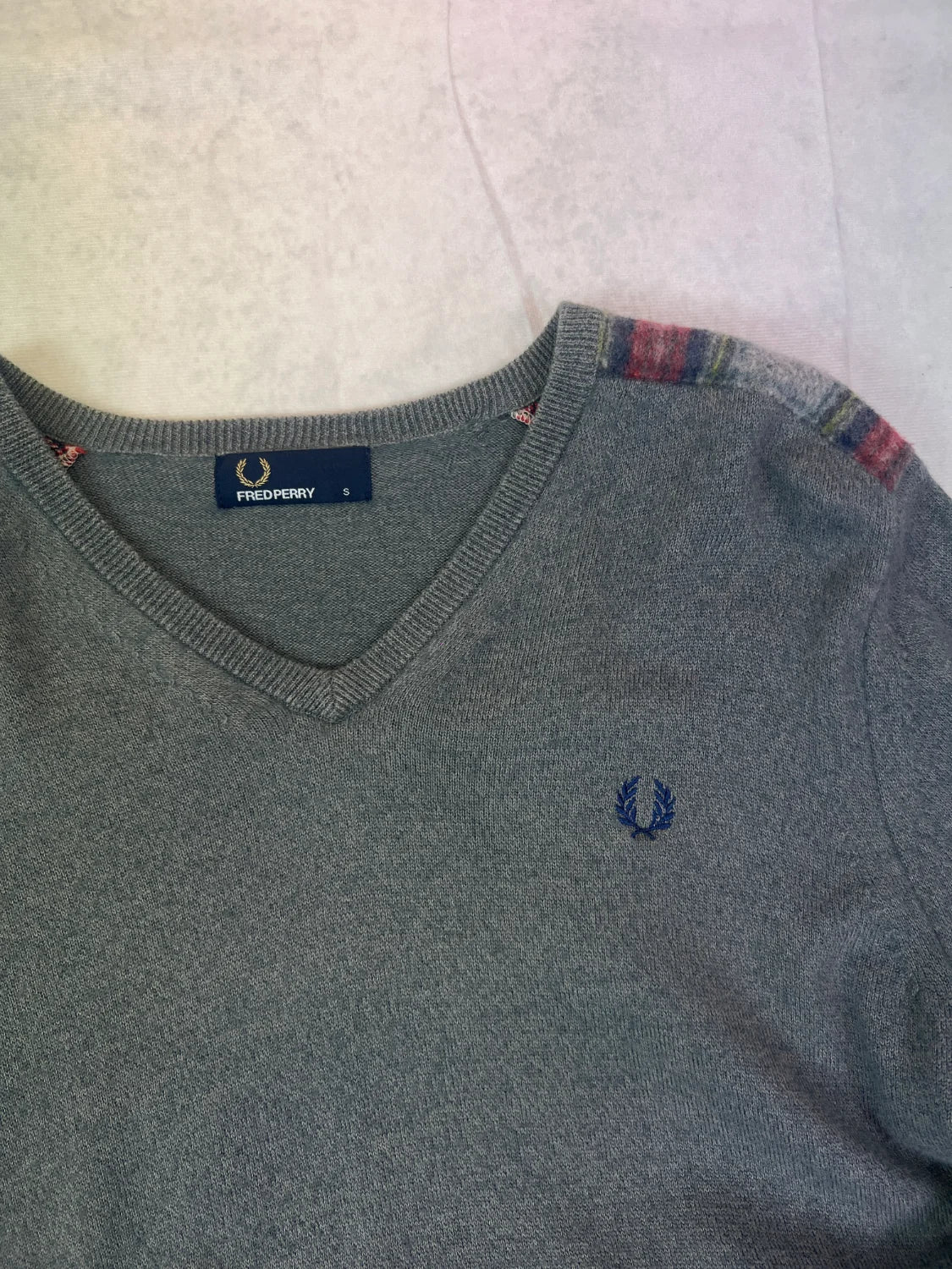 Fred Perry Pullover Vintage Grau S 2010er – Detail
