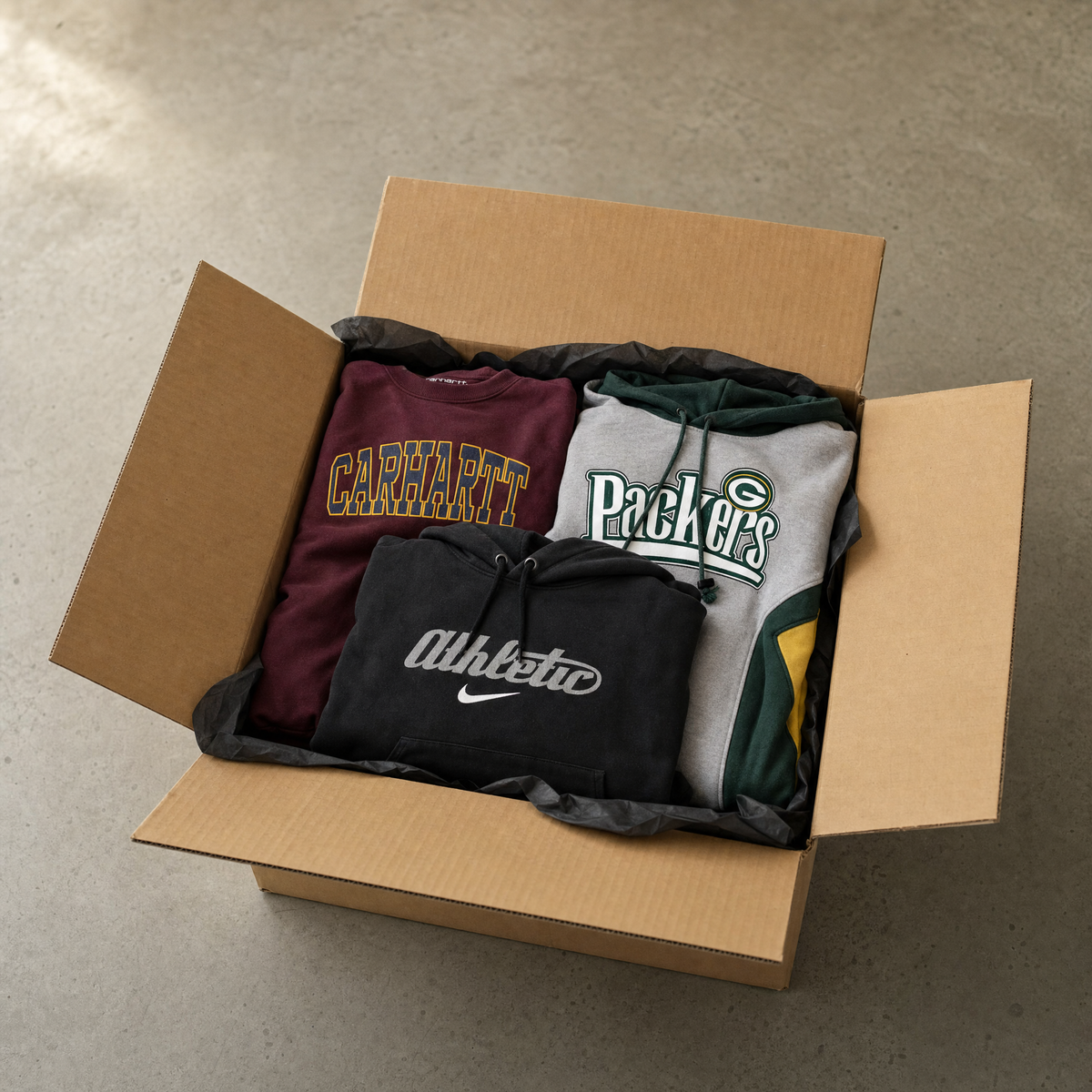 Vintage Mystery Box Sweater & Hoodies – offene Box mit drei Vintage Sweatern und Hoodies